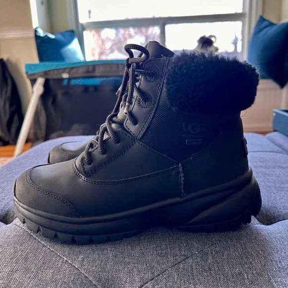 UGG Yose Fluff V2 Waterproof Snow Boots Women’s 7 Black❄️❄️❄️ - Picture 10 of 11